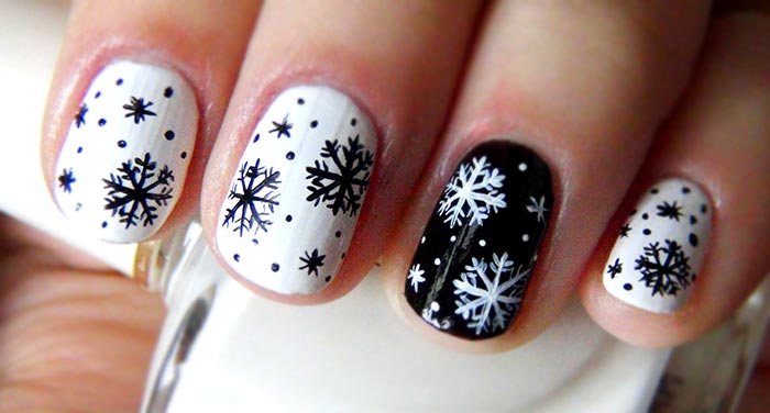 черно белые снежинки на ногтях